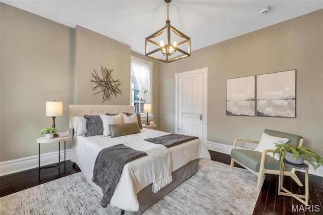 2811 Pennsylvania Ave, Saint Louis, MO 63118 - bedroom featuring a chandelier, wood finished floors, and baseboards