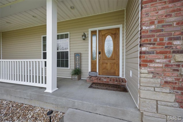 entrance to property featuring covered porch