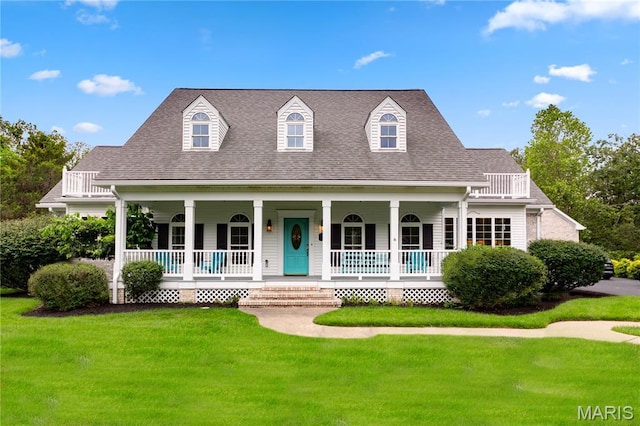 809 Star Ridge Ct, Defiance, MO 63341 - cape cod house with covered porch, a front yard, and a shingled roof