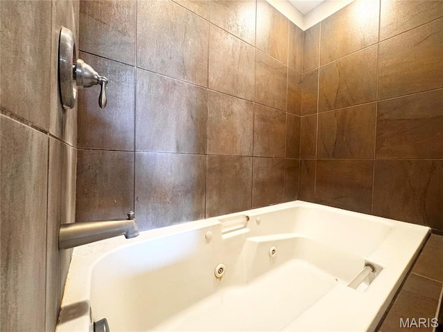 18410 Charity Dr, Dixon, MO 65459 - full bath with a jetted tub and a shower