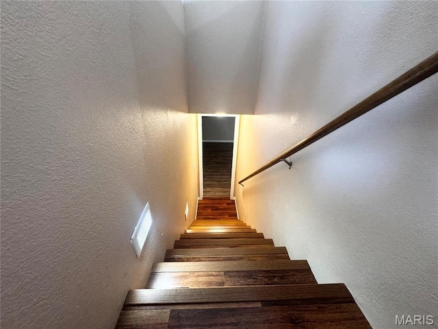 18410 Charity Dr, Dixon, MO 65459 - stairway with a textured wall