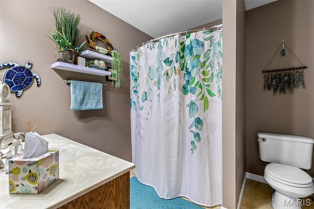 790 Isabella Ct, Farmington, MO 63640 - full bathroom featuring toilet, curtained shower, baseboards, and tile patterned floors
