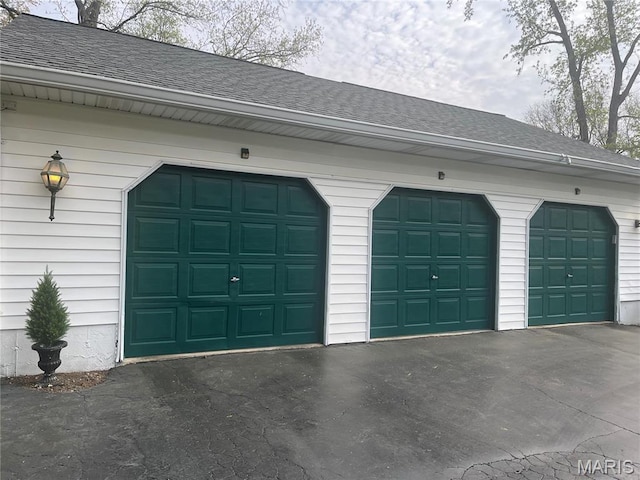 1843 Manor Hill Rd, Saint Louis, MO 63131 - view of garage