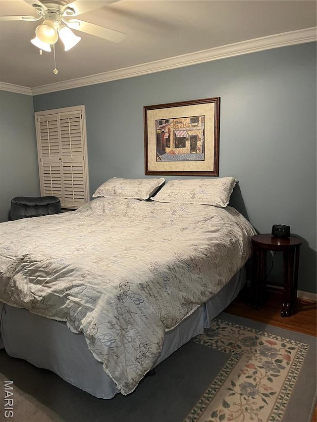 1843 Manor Hill Rd, Saint Louis, MO 63131 - bedroom featuring ornamental molding, wood finished floors, and a ceiling fan