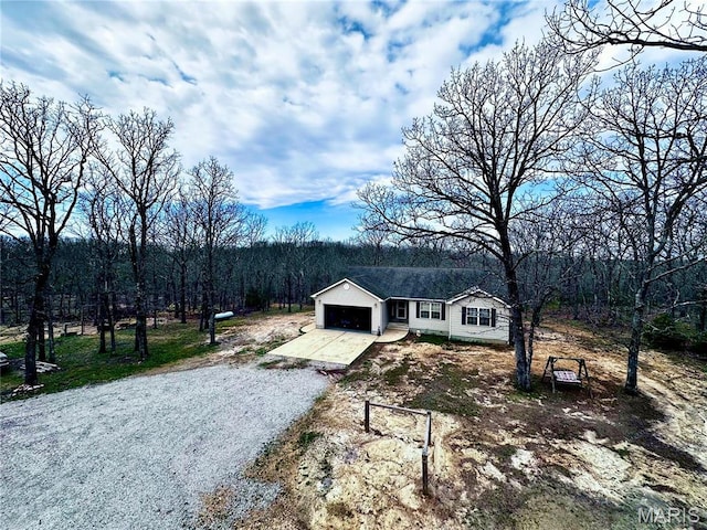 127 Kehner Rd, Steelville, MO 65565 - ranch-style home featuring gravel driveway, a garage, and a view of trees