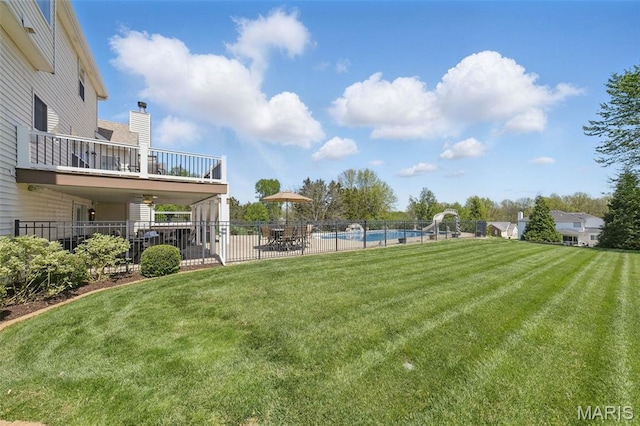 view of yard featuring a patio area