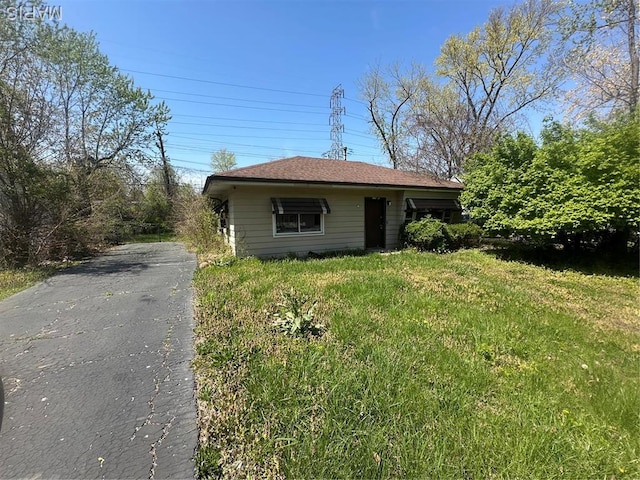 11947 Bridgevale Ave, Saint Louis, MO 63138 - view of front of property with driveway