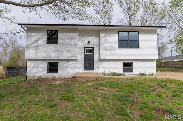 724 Elbert St, Sullivan, MO 63080 - view of split foyer home