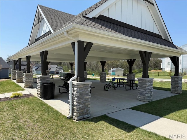 536 Edison Way, Wentzville, MO 63385 - surrounding community with a gazebo and a lawn