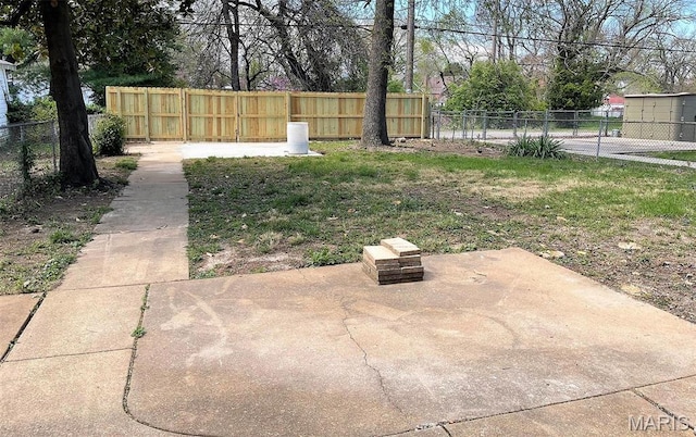 5811 Dewey Ave, Saint Louis, MO 63116 - view of yard with fence and a patio