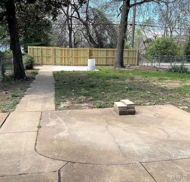 5811 Dewey Ave, Saint Louis, MO 63116 - view of yard featuring fence and a patio area