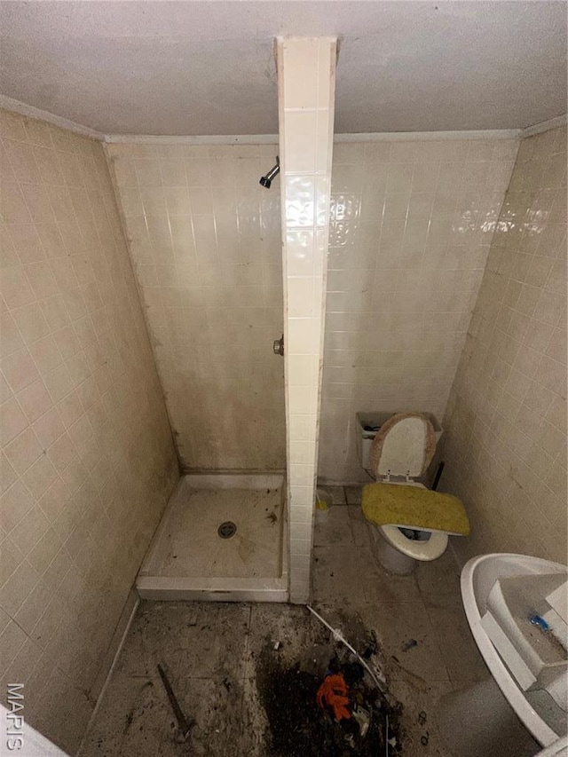 8818 Kendale Dr, Saint Louis, MO 63121 - bathroom with a shower stall and tile walls