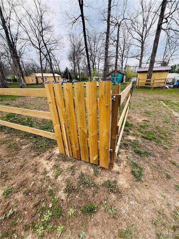1185 W Lakeshore Dr, Bismarck, MO 63624