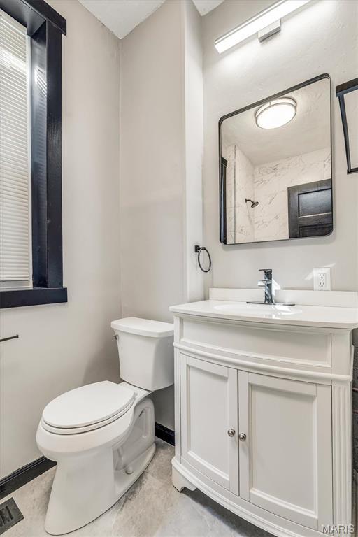 4021 Winnebago St, Saint Louis, MO 63116 - bathroom with toilet, vanity, and baseboards