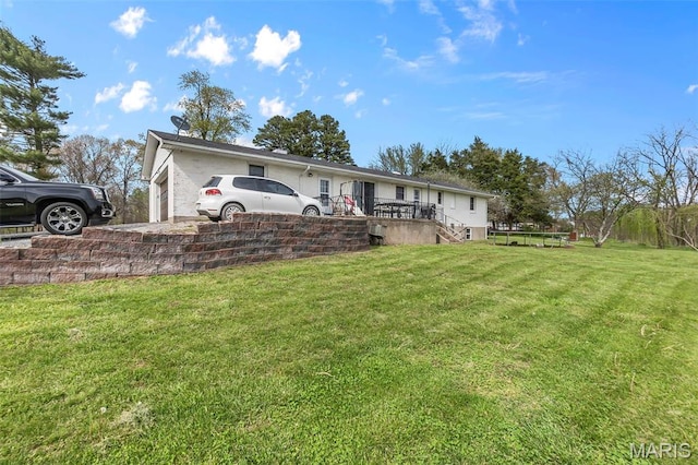 view of front of house with a front lawn