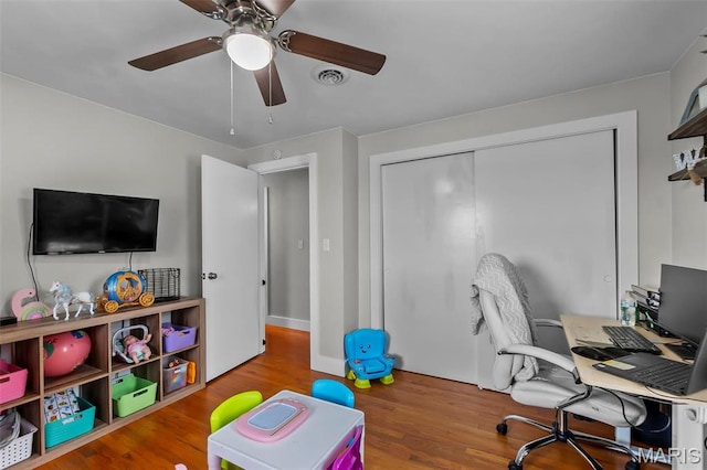 office area with wood finished floors and a ceiling fan