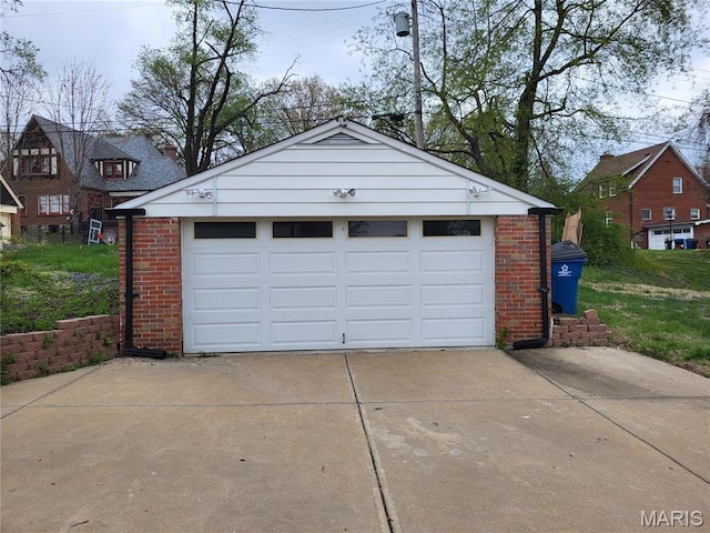 8303 Knollwood Dr, Saint Louis, MO 63121 - view of detached garage