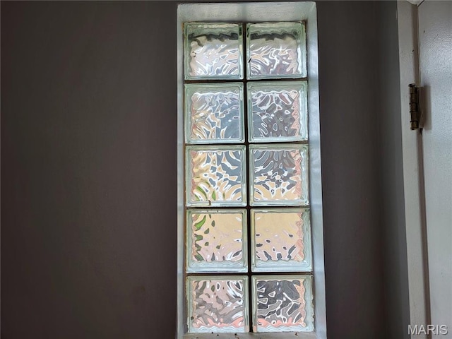 8303 Knollwood Dr, Saint Louis, MO 63121 - detailed view