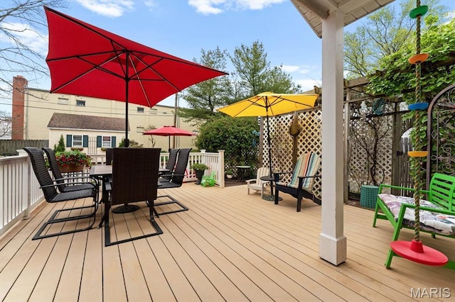 411 S High St, Belleville, IL 62220 - deck with outdoor dining space
