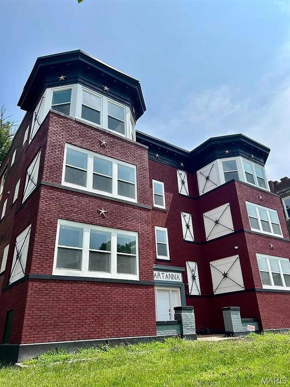 view of building exterior