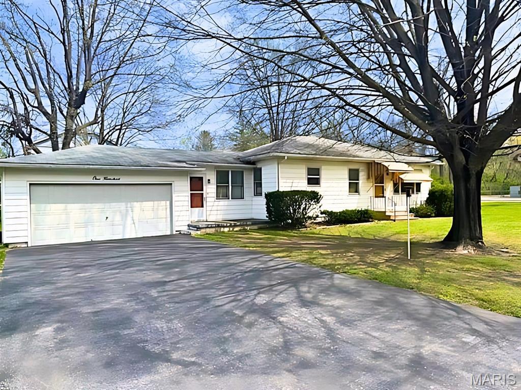 100 W Woodcrest Dr, Collinsville, IL 62234 - single story home with asphalt driveway, a front lawn, and an attached garage