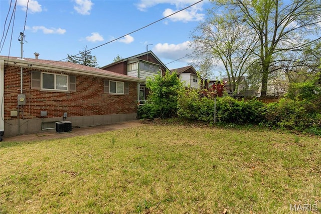 1015 Louisville Ave, Saint Louis, MO 63139 - view of green lawn featuring central AC unit