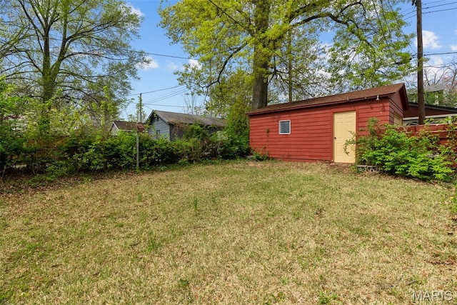 1015 Louisville Ave, Saint Louis, MO 63139 - view of green lawn with an outdoor structure