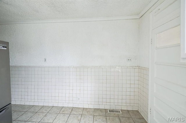 4931 Mardel Ave, Saint Louis, MO 63109 - empty room featuring a textured ceiling