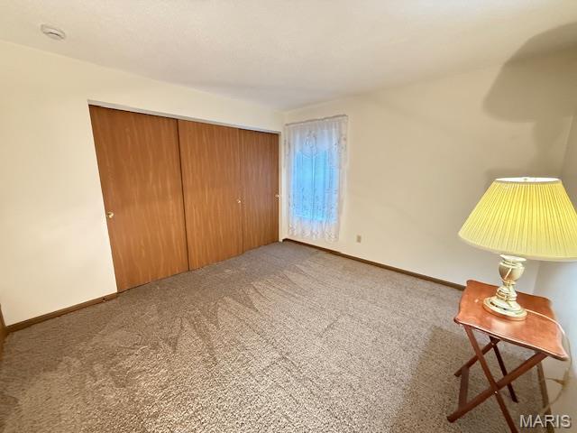 31 Berview Cir Unit H, Saint Louis, MO 63129 - unfurnished bedroom featuring carpet flooring and a closet