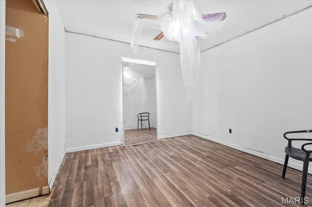 4321 E Fairfax Ct, Saint Louis, MO 63113 - empty room featuring wood finished floors and baseboards