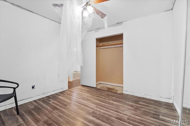 4321 E Fairfax Ct, Saint Louis, MO 63113 - unfurnished bedroom featuring wood finished floors, baseboards, and ceiling fan