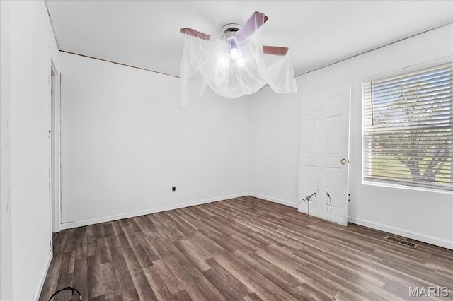 4321 E Fairfax Ct, Saint Louis, MO 63113 - unfurnished room featuring wood finished floors and baseboards