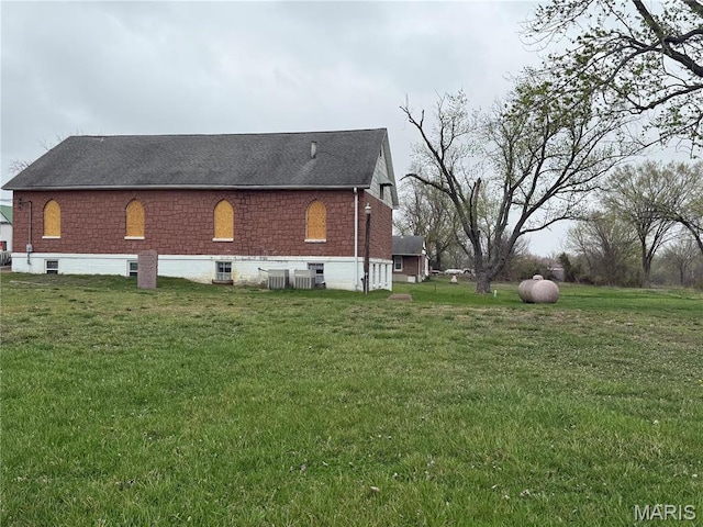 5920 County Rd 20, Belleview, MO 63623 - view of side of home featuring a lawn and roof with shingles