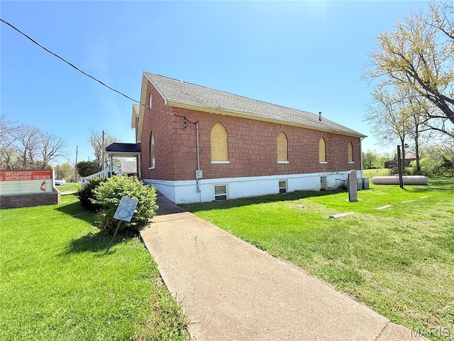 5920 County Rd 20, Belleview, MO 63623 - view of side of home featuring a lawn and roof with shingles