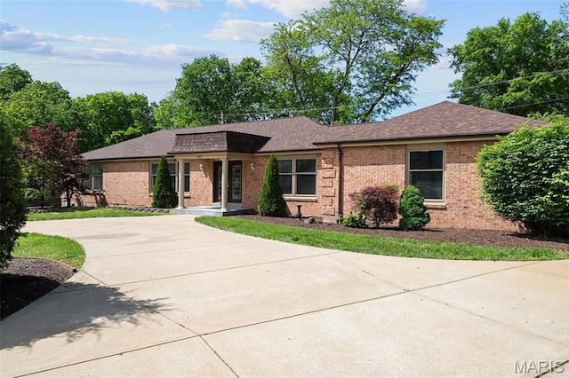 362 Hibler Ct, Saint Louis, MO 63141 - single story home with brick siding, a shingled roof, and driveway