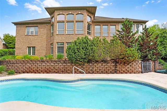 view of swimming pool