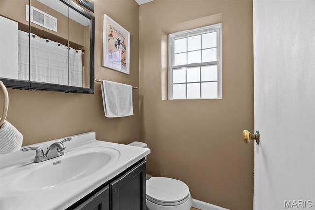 5872 Sunshine Dr Unit 110, Saint Louis, MO 63109 - bathroom with toilet, vanity, and baseboards