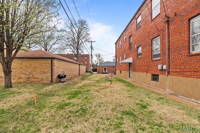 5872 Sunshine Dr Unit 110, Saint Louis, MO 63109 - view of grassy yard