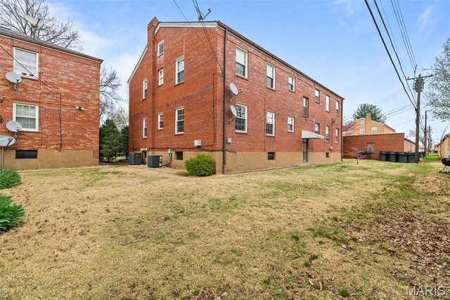 5872 Sunshine Dr Unit 110, Saint Louis, MO 63109 - view of property exterior with a yard and cooling unit