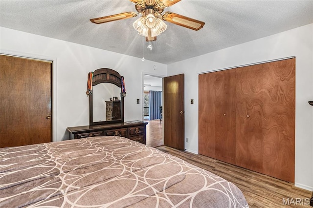13145 Wanda Lee Ln, Saint Genevieve, MO 63670 - bedroom featuring wood finished floors, a textured ceiling, ceiling fan, and baseboards