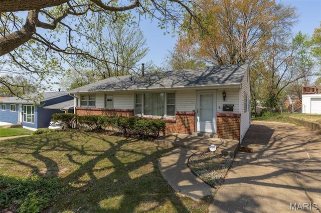 8907 Spur Ln, Saint Louis, MO 63121 - view of front facade with brick siding and a front lawn