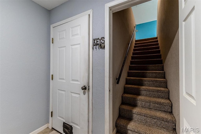 20373 Heritage Rd, Saint Robert, MO 65584 - stairway featuring baseboards
