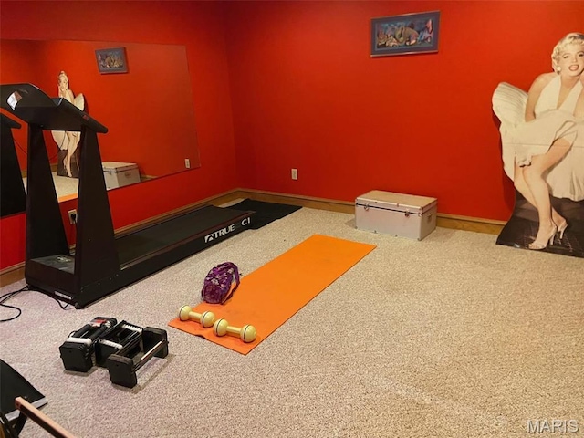exercise room featuring carpet floors and baseboards