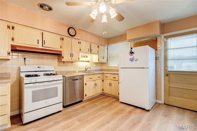 685 S Lafayette St, Florissant, MO 63031 - photo 8