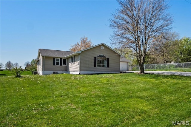 6639 Gladel Dr, Waterloo, IL 62298 - view of front of property with an attached garage