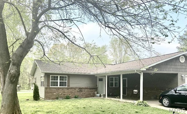 10817 Cabin Ln, Dexter, MO 63841 - ranch-style home with brick siding and a front lawn