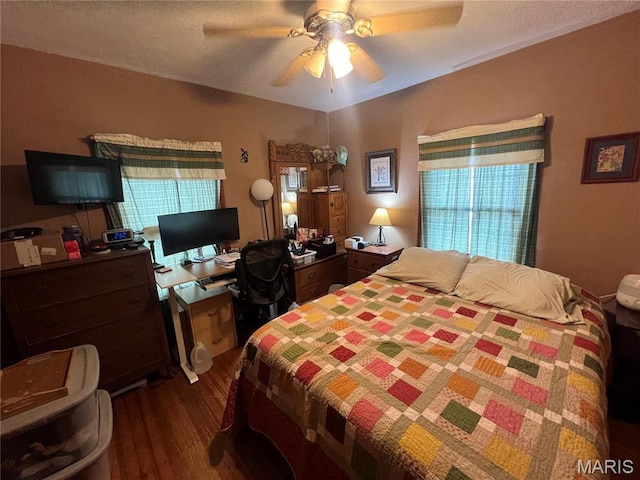 1714 Price St, Hannibal, MO 63401 - bedroom featuring dark wood-style flooring, a desk, and a ceiling fan
