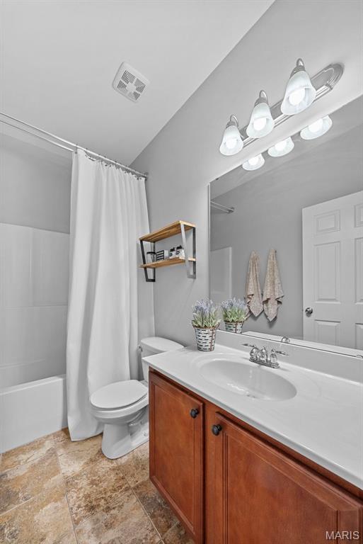 515 Country Chase Dr, Lake St Louis, MO 63367 - full bathroom featuring toilet, vanity, and shower / bath combination with curtain