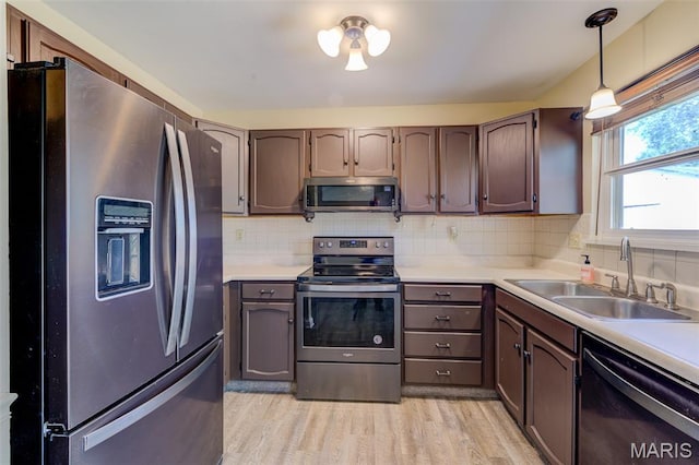 20 Cedar Park Dr, Florissant, MO 63031