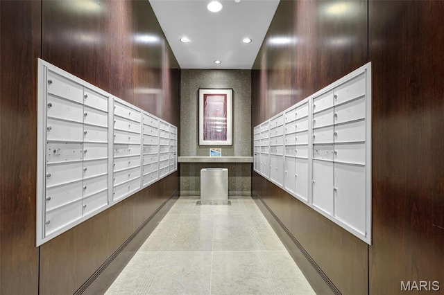 8025 Maryland Ave Unit 2H, Saint Louis, MO 63105 - view of home's community featuring mail area and recessed lighting